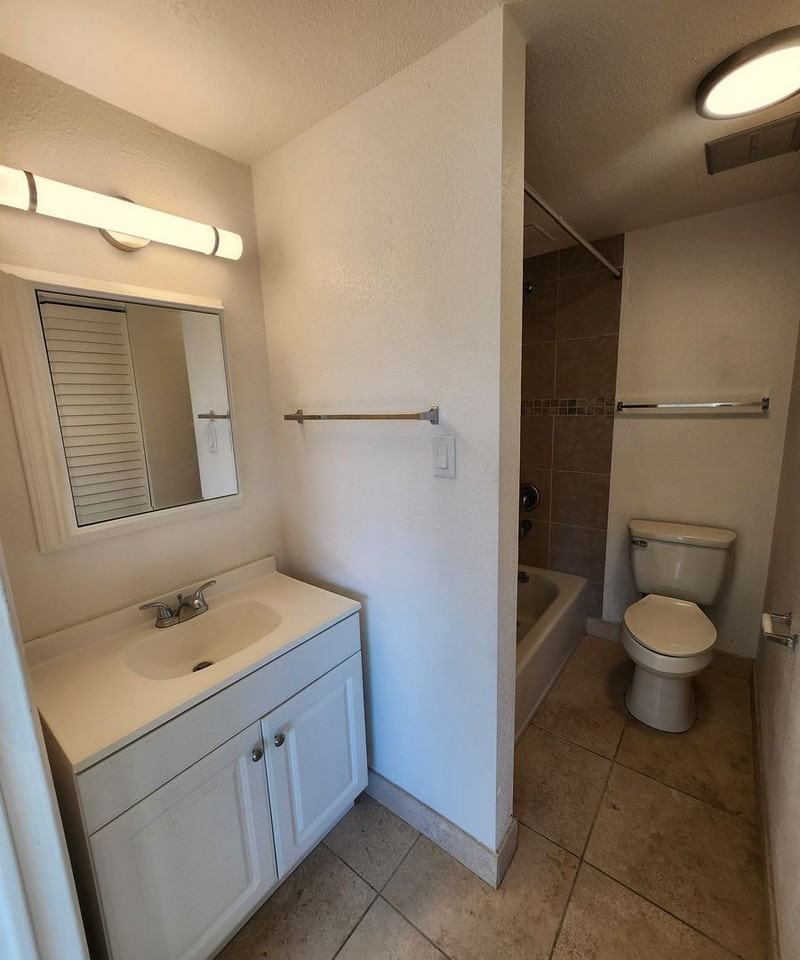 300 Holcomb - Photo 6 of 10