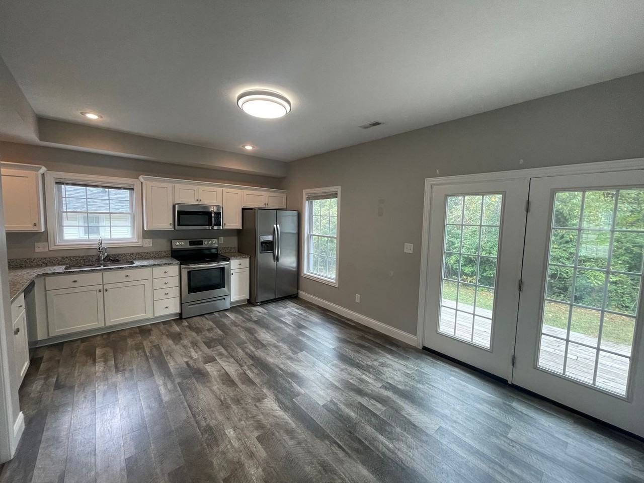 117 S Clark St - Photo 6 of 19