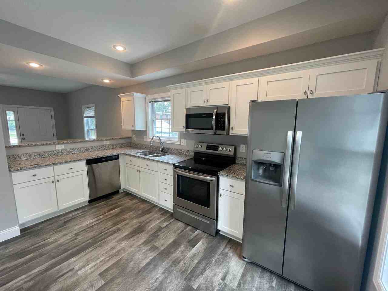 117 S Clark St - Photo 7 of 19