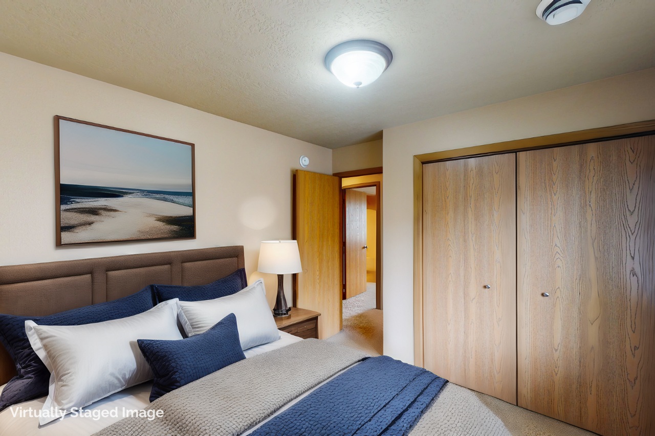 Joslyn Heights Apartments - Photo 4 of 11