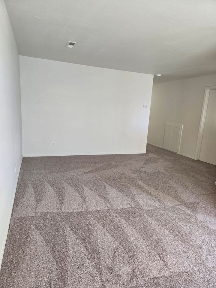 426VA-Richman, Elfie - Photo 3 of 9