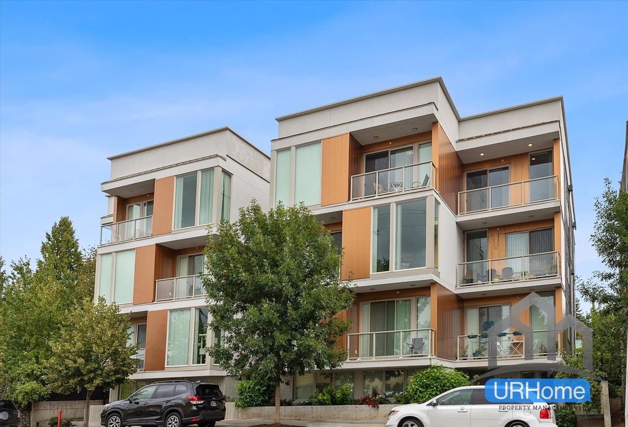 Hollywood 12 - Photo 3 of 13