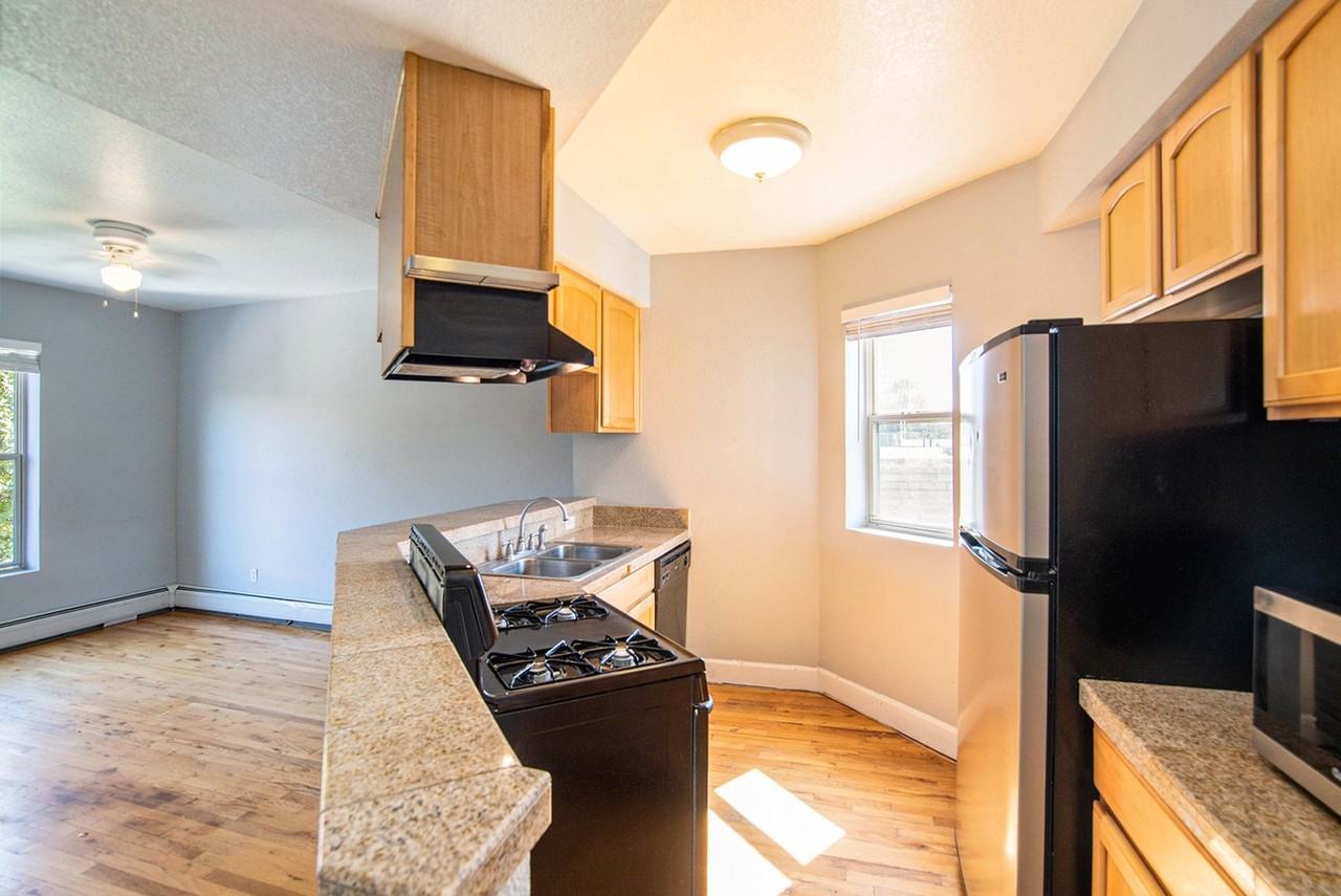 1629 N Clarkson St #31 - Photo 4 of 17