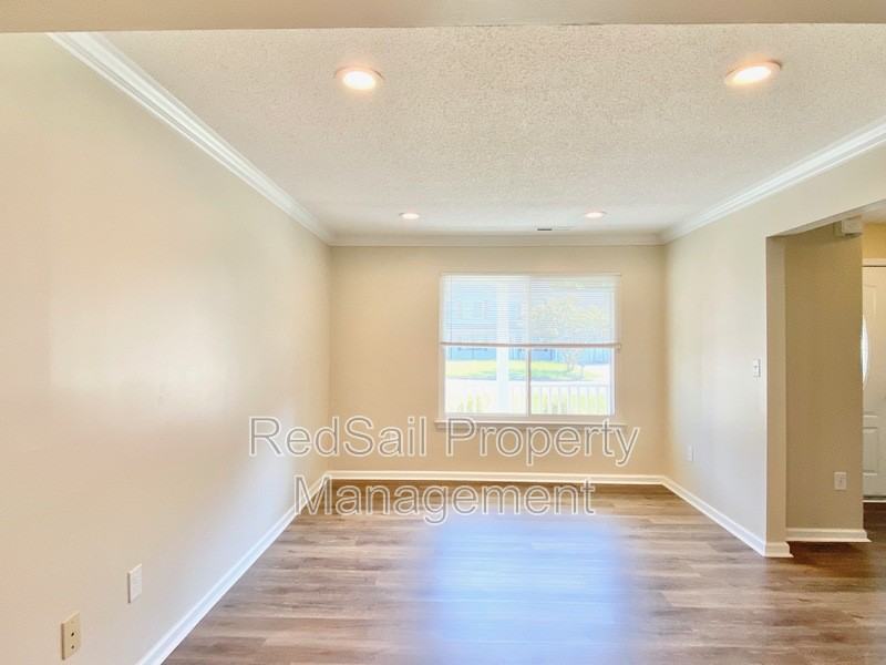 1319 Pinecroft Ln - Photo 4 of 24