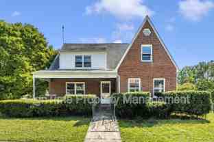 826 Summit Ave - Photo 1 of 1