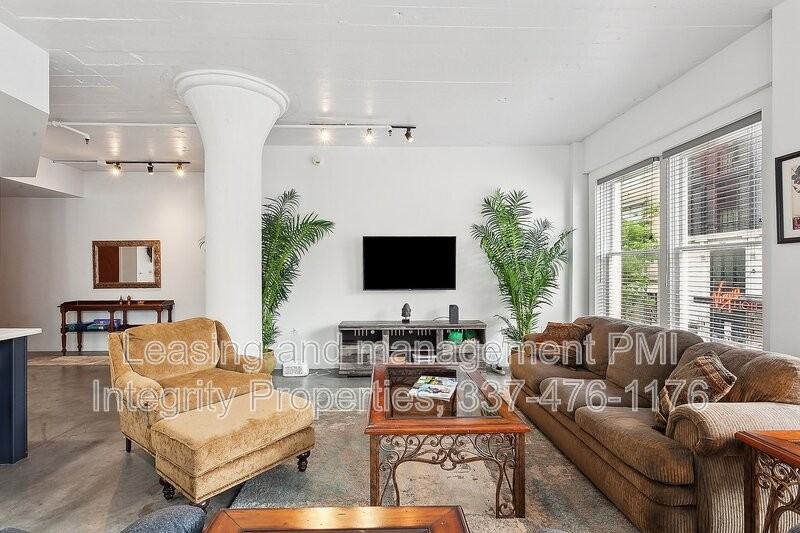 909 Lafayette St #1 - Photo 3 of 15