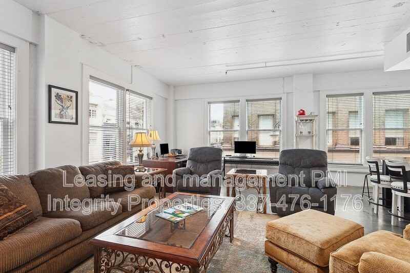 909 Lafayette St #1 - Photo 4 of 15