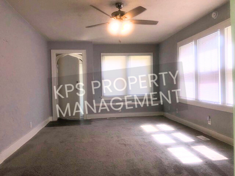 833 S Green St - Photo 3 of 9