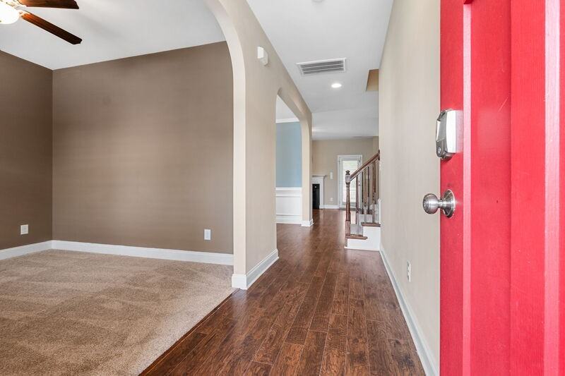 121 Bagpipe Ln - Photo 2 of 35