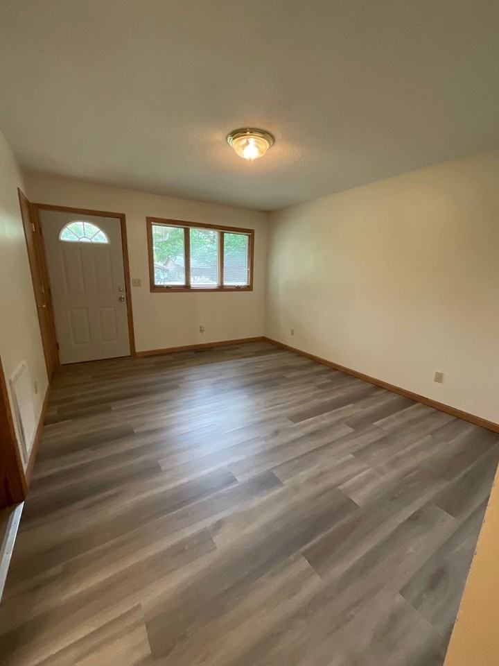 404 E. Adams Duplex - Photo 3 of 11