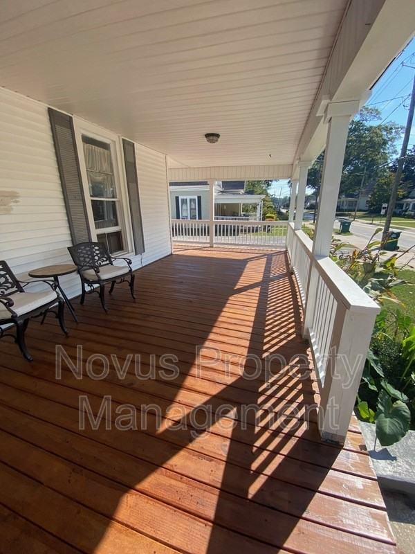 302 Cedar St #A - Photo 4 of 17