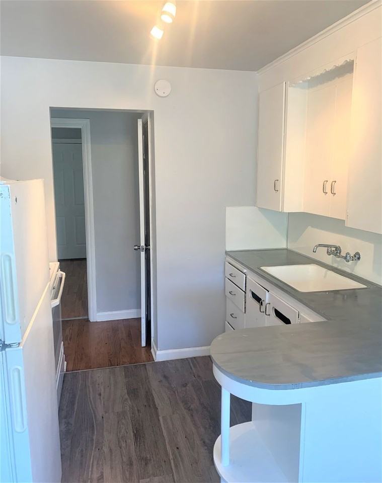 1540 13th Ave S - Photo 3 of 13