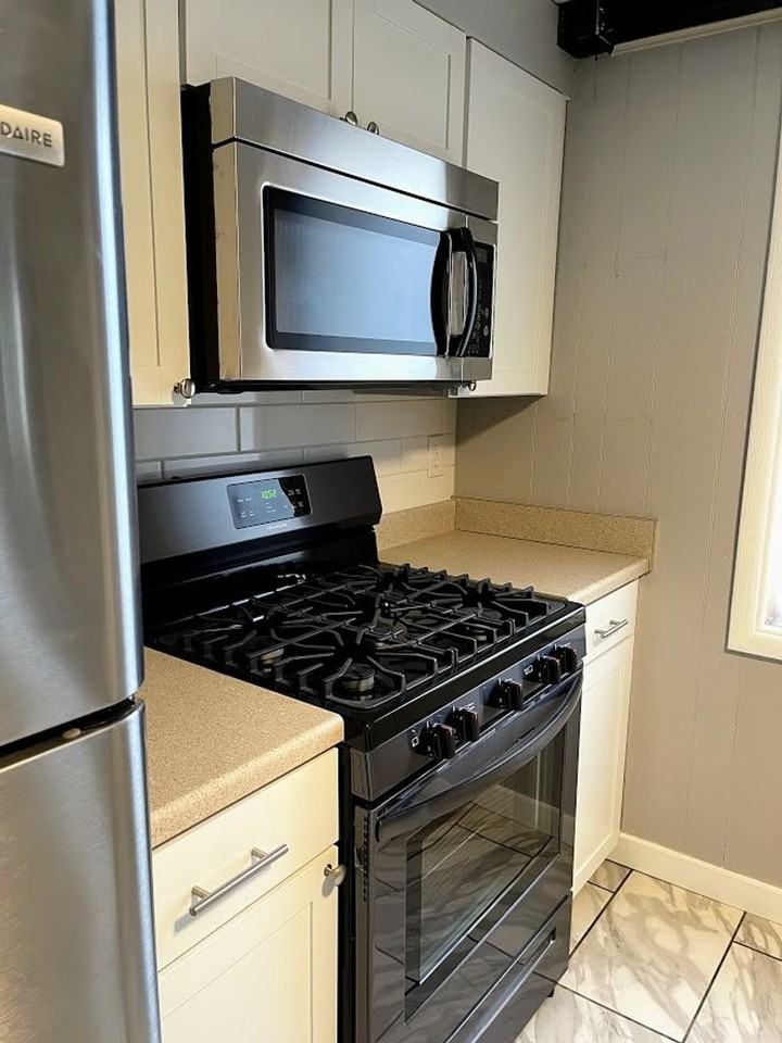 1527 Rutherford Avenue - Photo 2 of 10