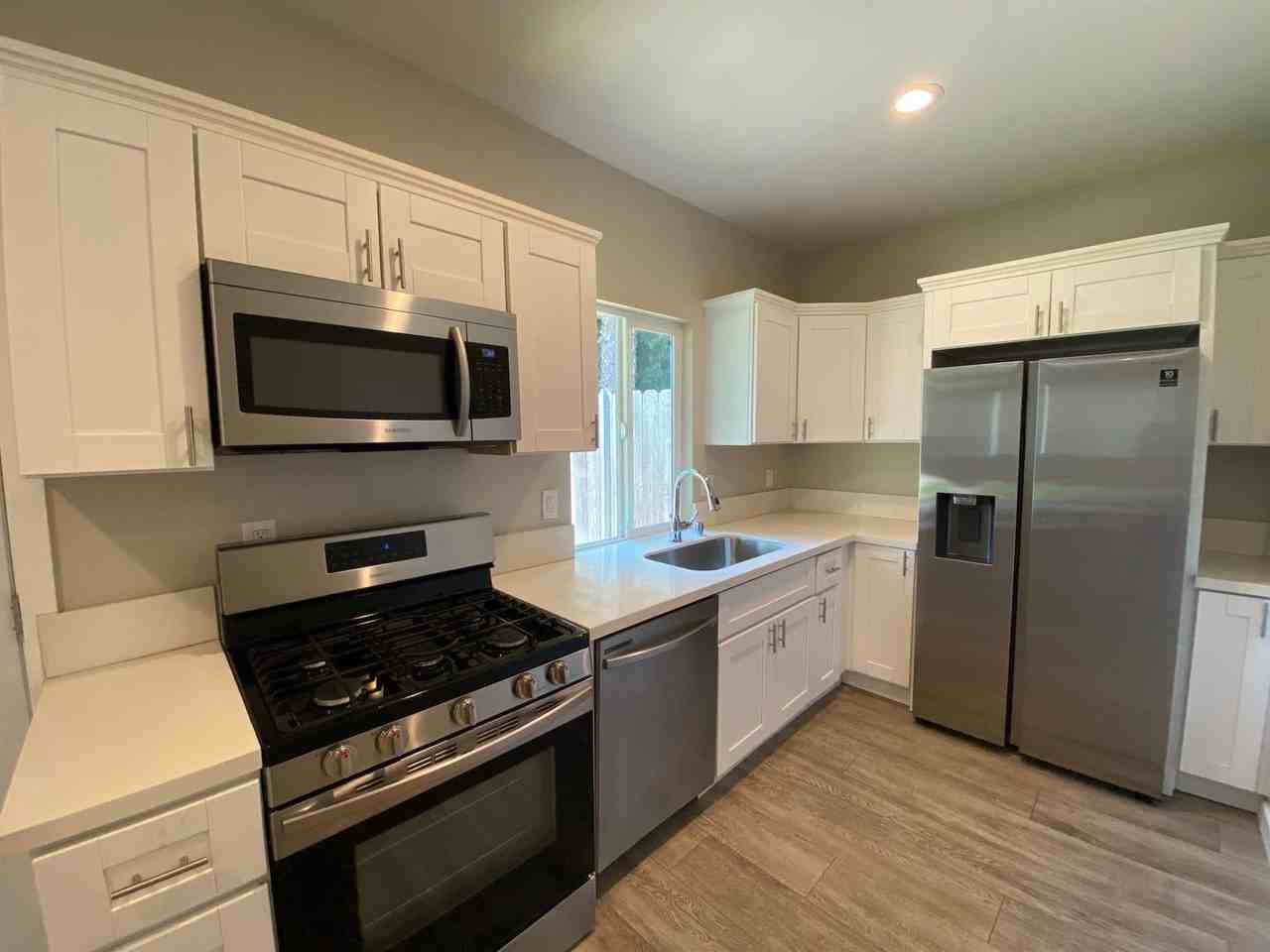 5026 Rockford Dr - Photo 6 of 15