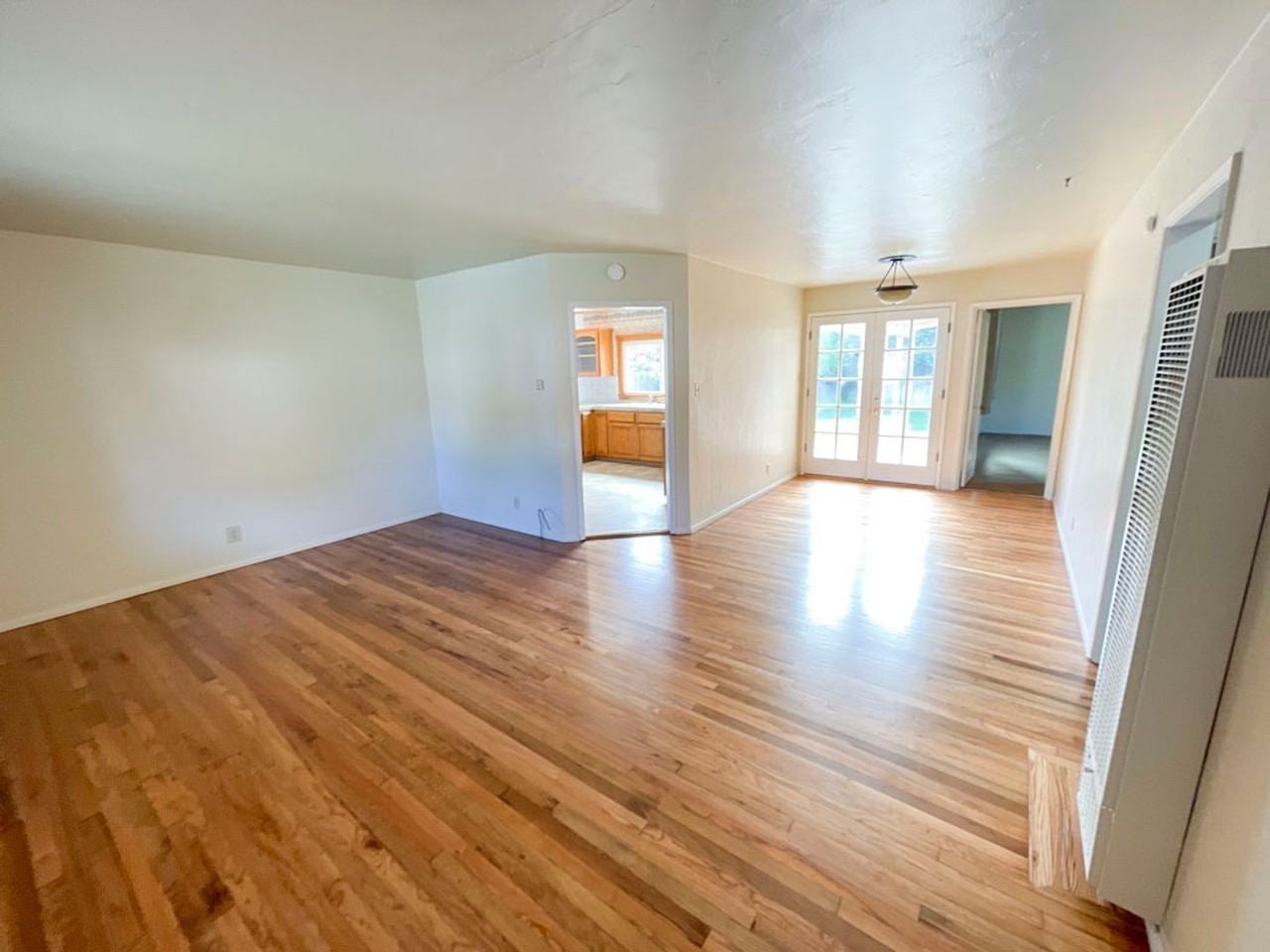 2245 Baldwin St - Photo 3 of 26