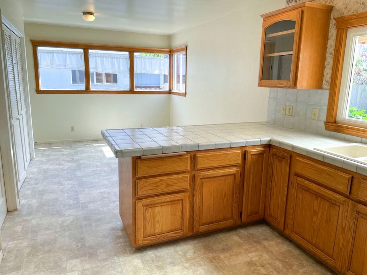 2245 Baldwin St - Photo 6 of 26