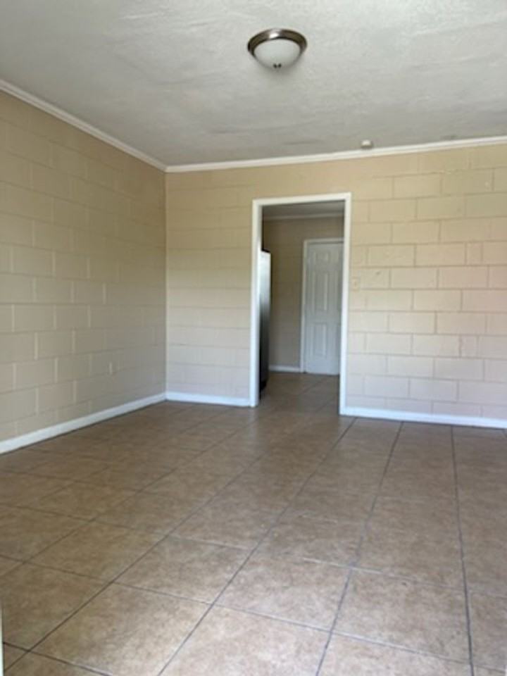 522 Washington Ave #1 - Photo 2 of 7