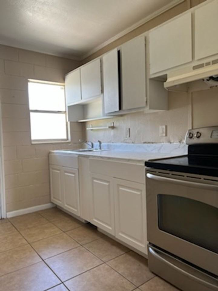 522 Washington Ave #1 - Photo 4 of 7