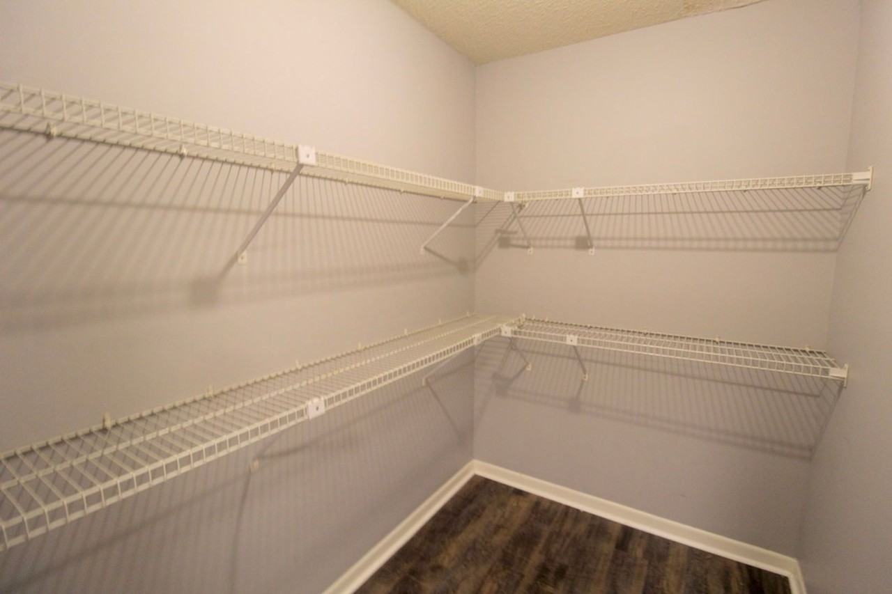 1336 Hunters Road - Photo 4 of 28