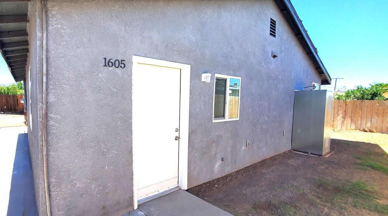 1605 Aurora Dr - Photo 2 of 50