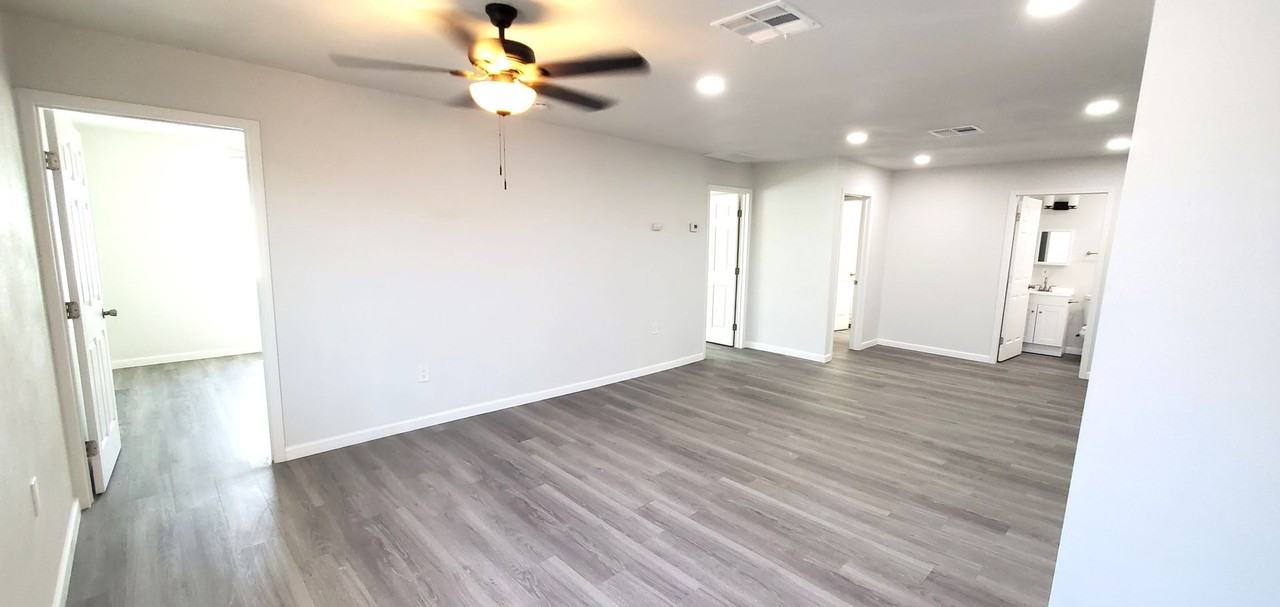 1605 Aurora Dr - Photo 3 of 50