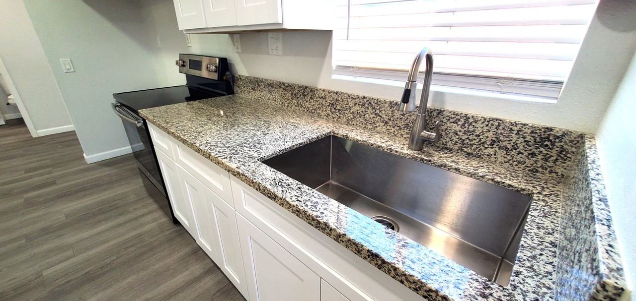 1605 Aurora Dr - Photo 7 of 50