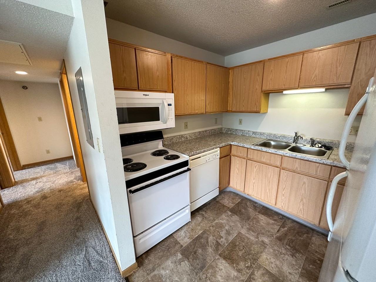 221 Sheldon - Photo 5 of 39