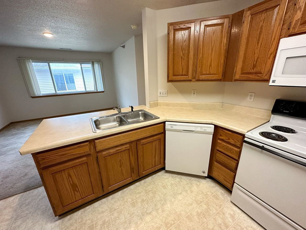 225 Hyland - Photo 6 of 50