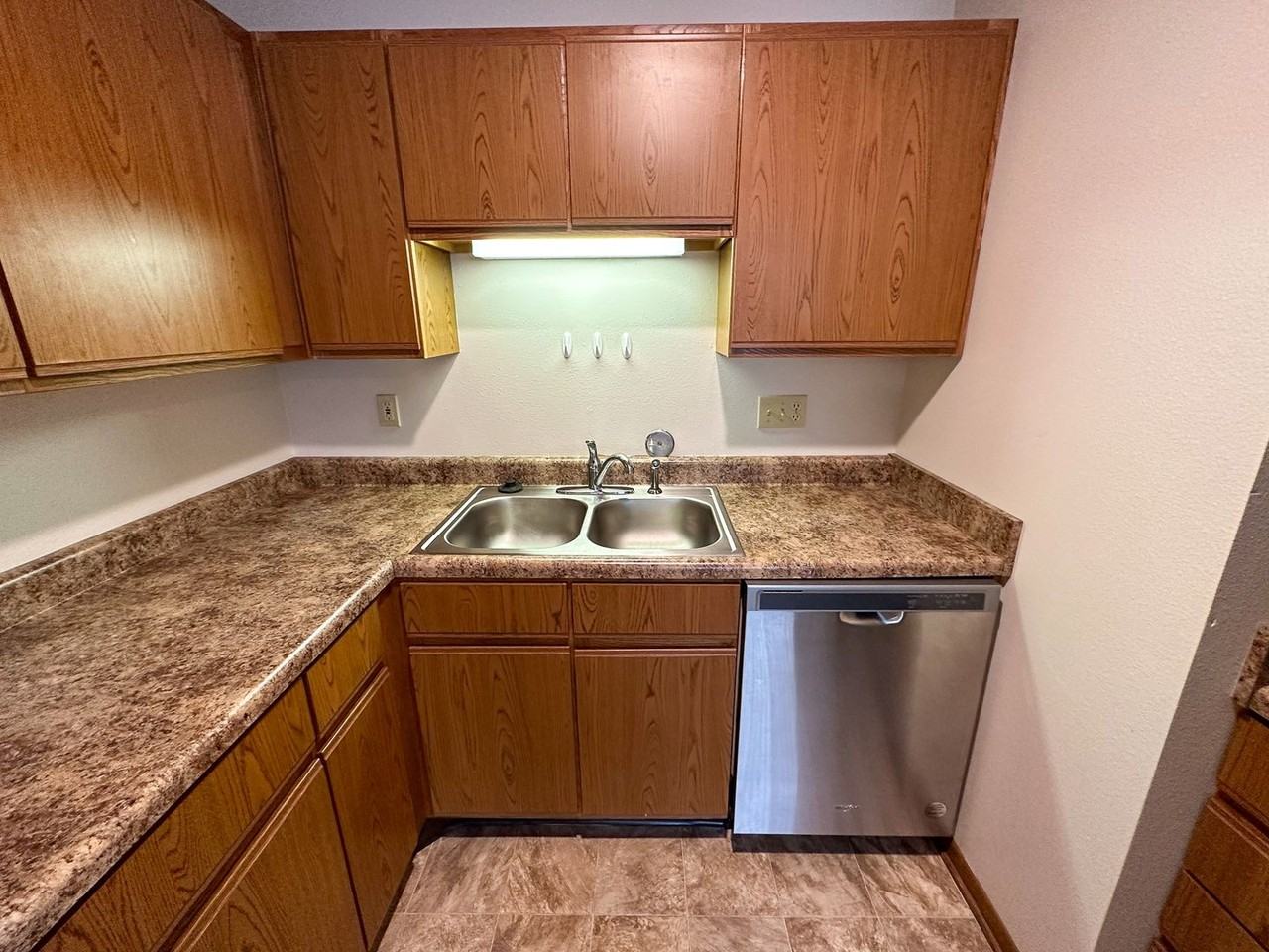 225 Hyland - Photo 4 of 50
