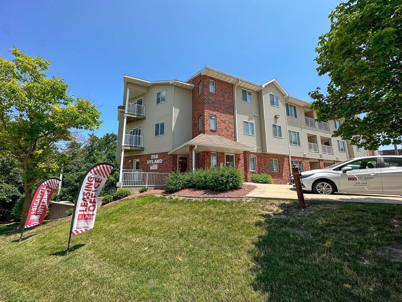 258 N. Hyland - Photo 2 of 29