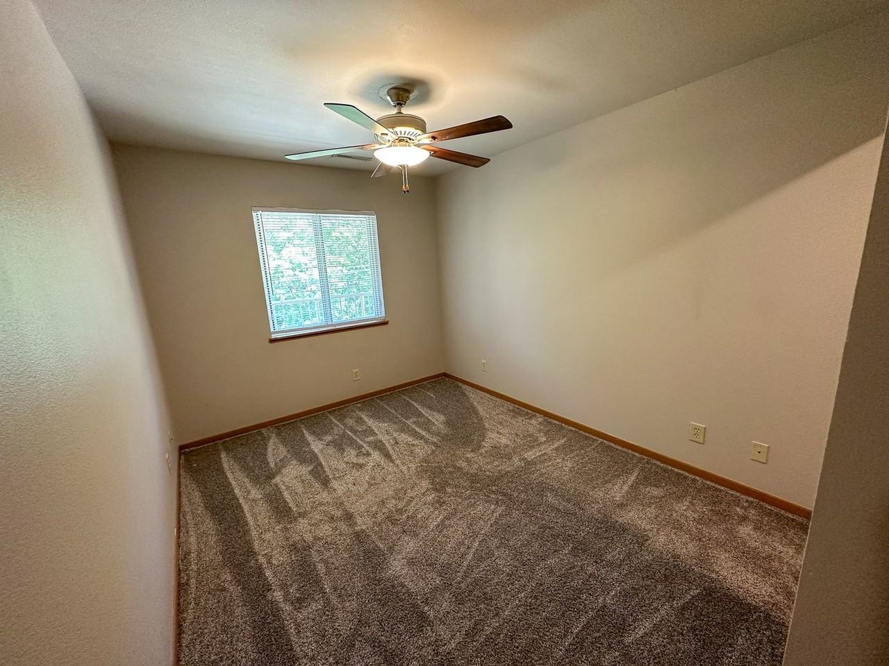 258 N. Hyland - Photo 5 of 29