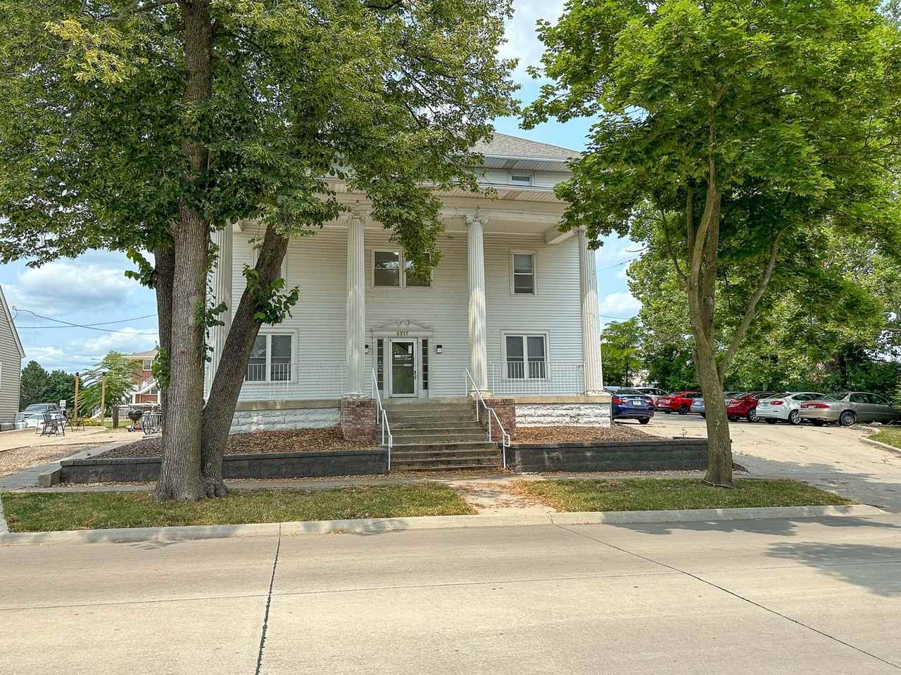 2717 West Street - Photo 2 of 22