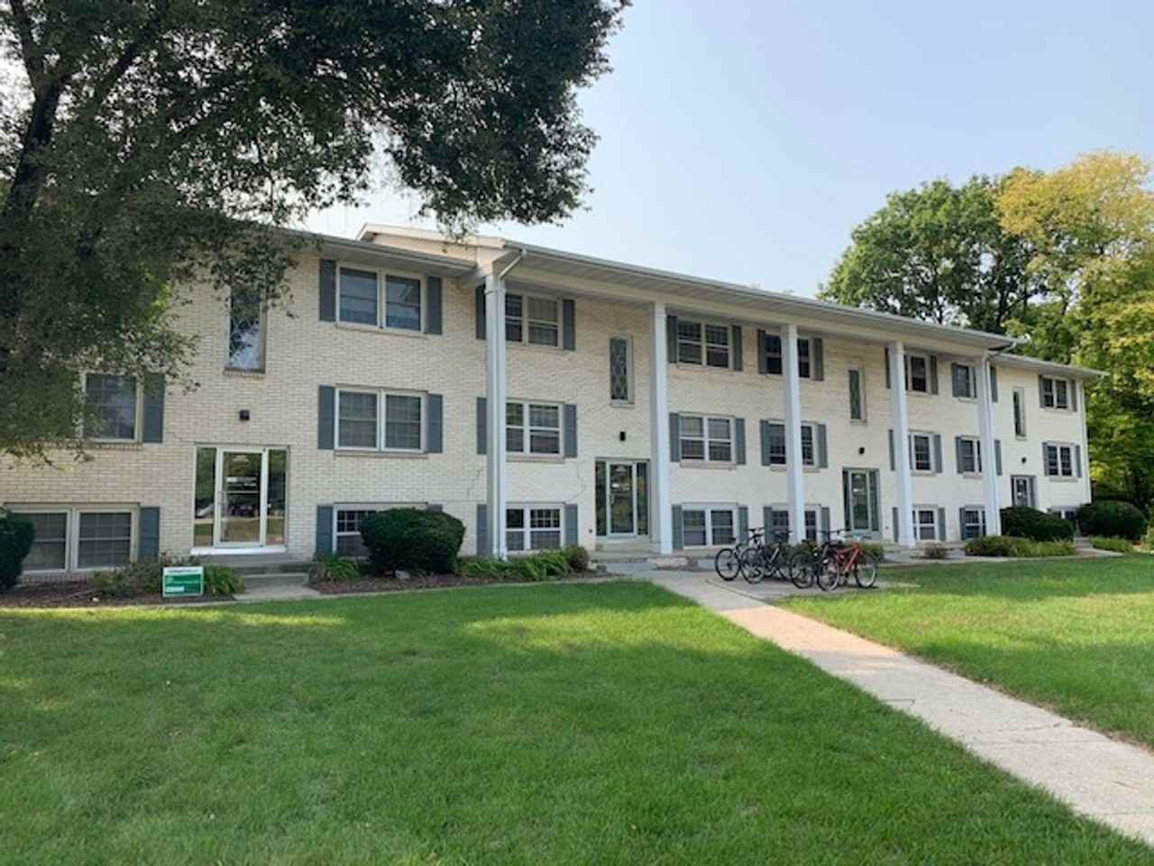 2925 Woodland - Photo 2 of 19