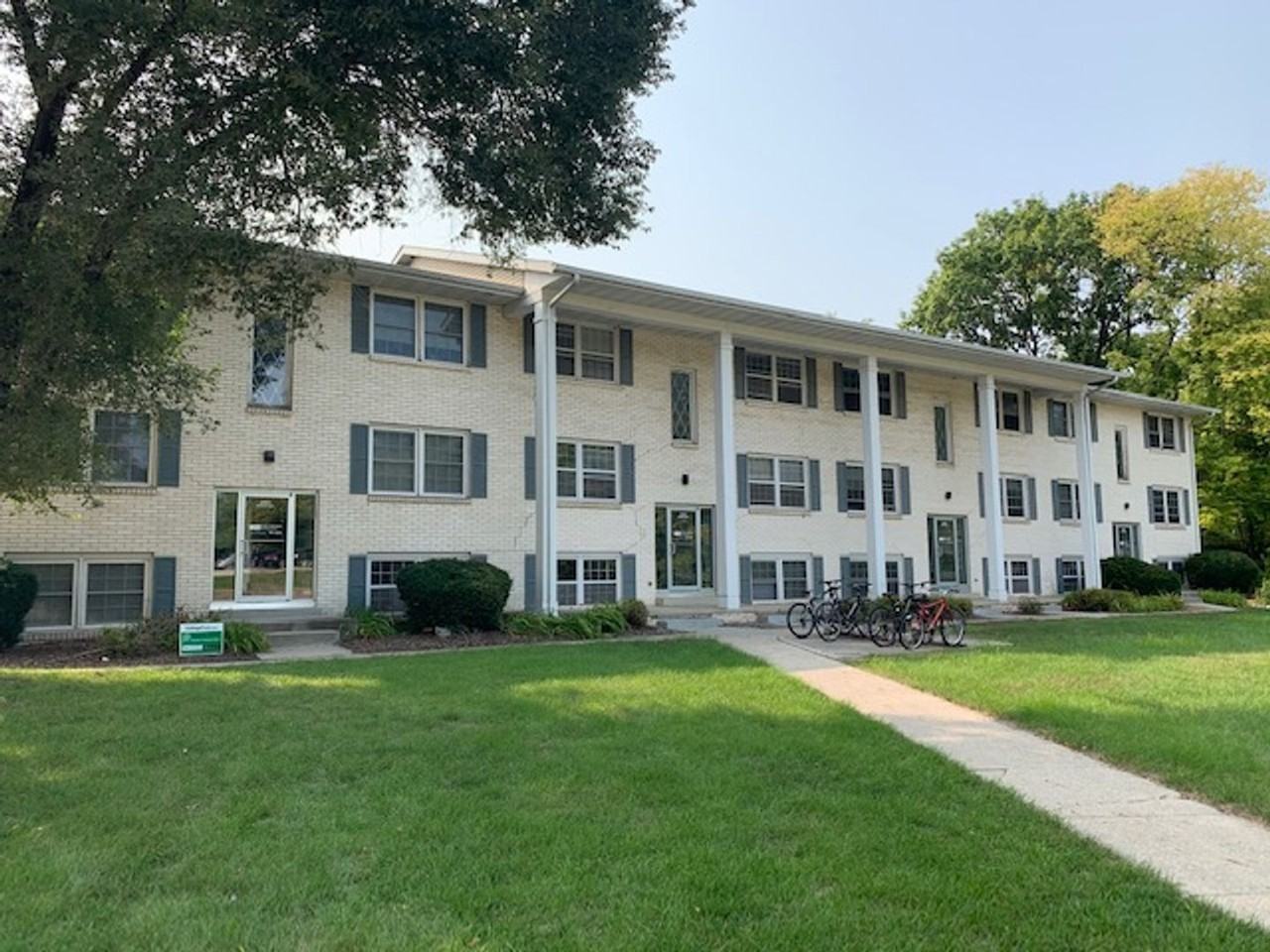 2927 Woodland - Photo 2 of 38