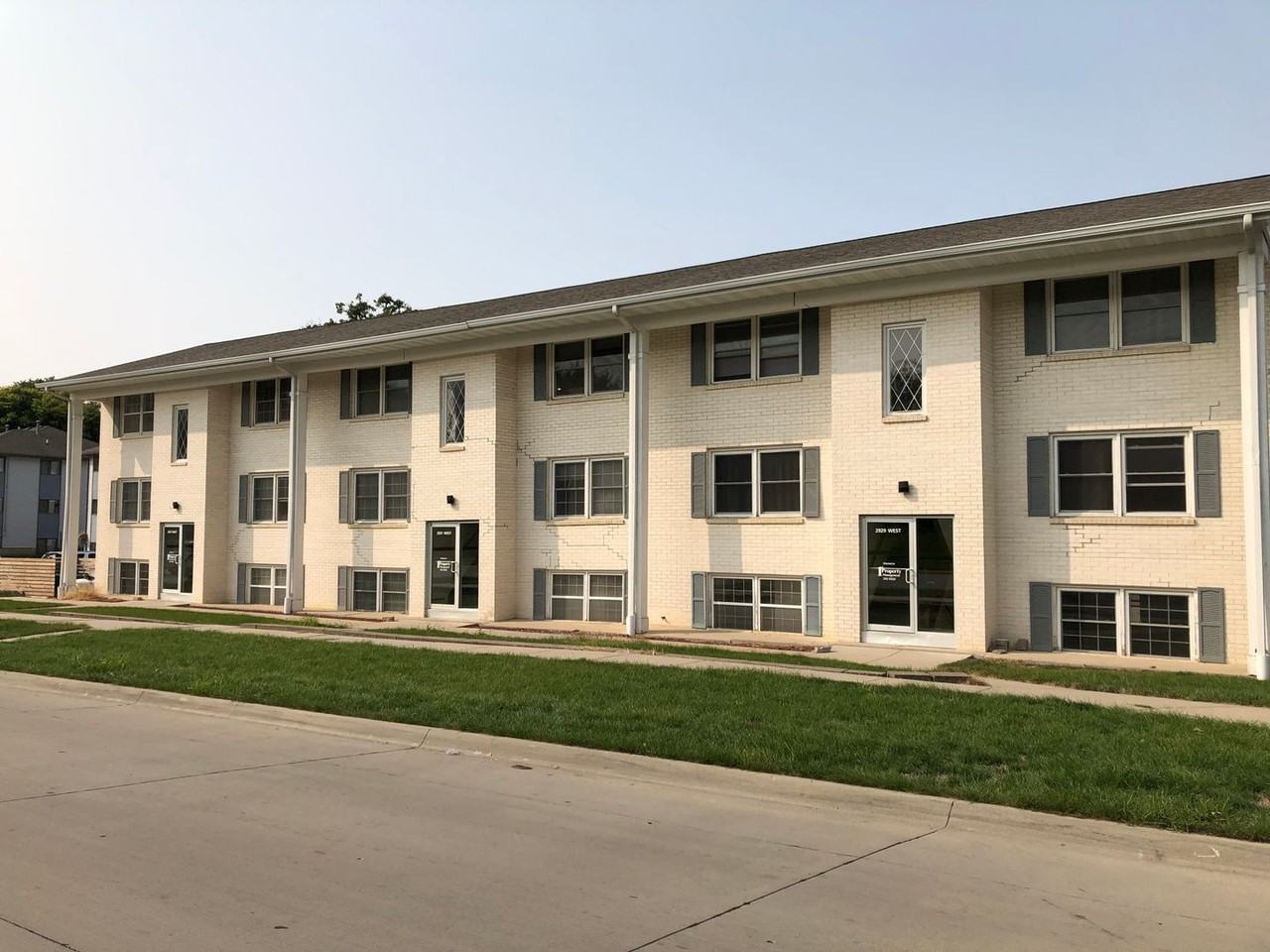 2929 West Street - Photo 2 of 32