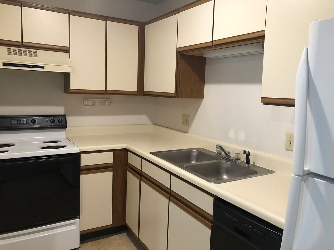 312 Hillcrest - Photo 4 of 50