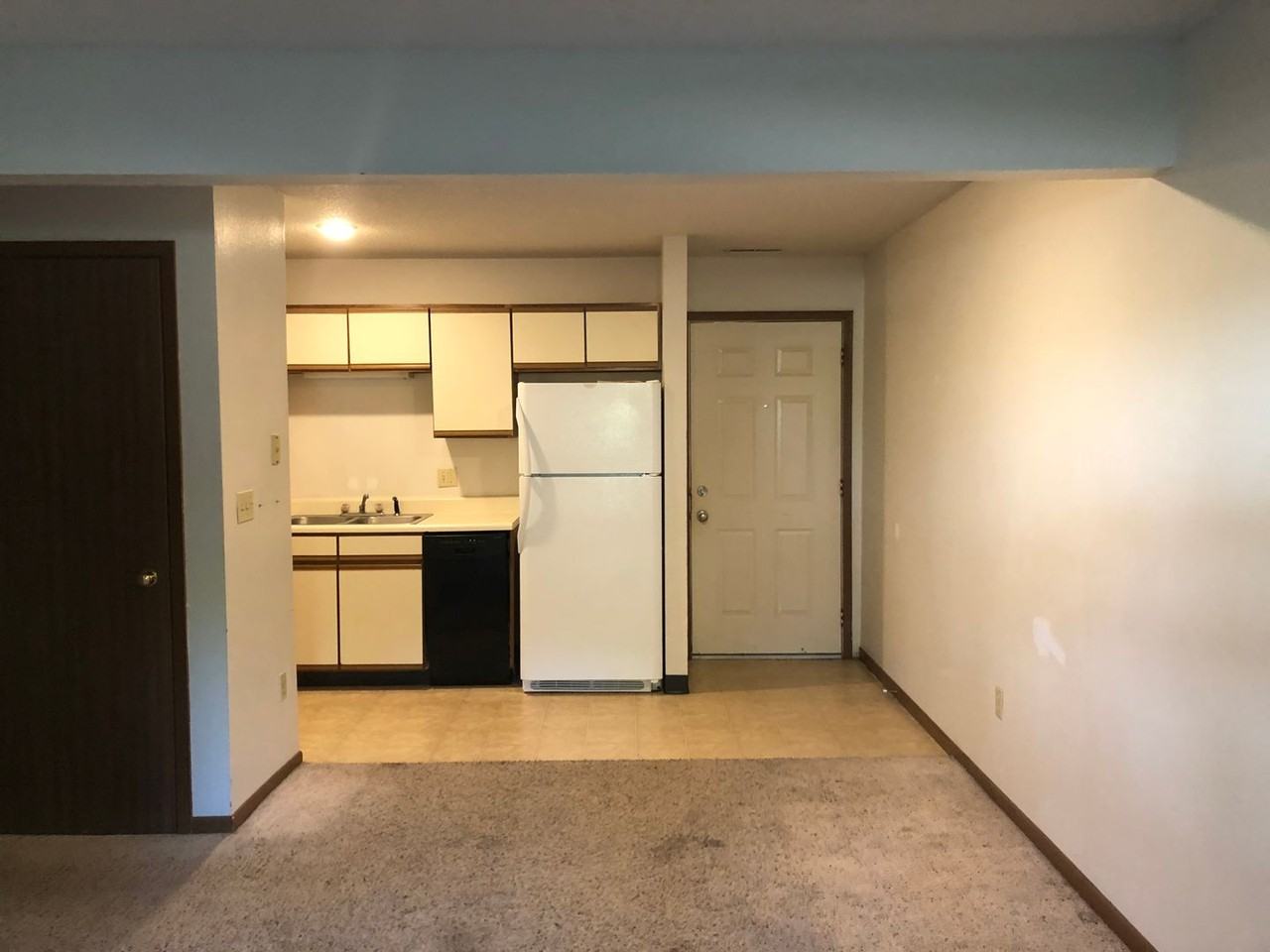 312 Hillcrest - Photo 5 of 50