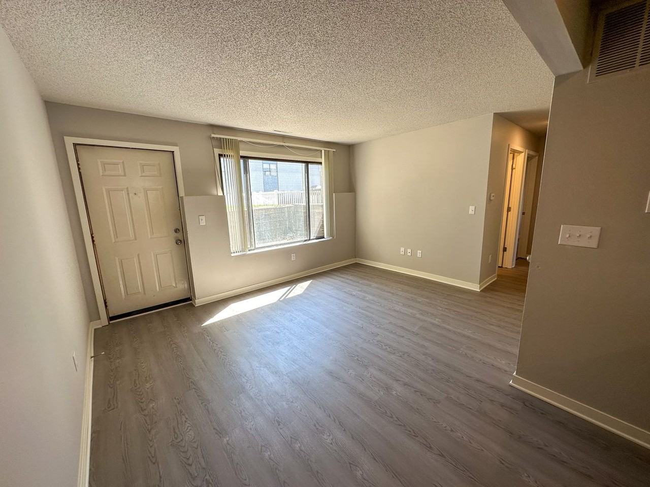 312 Hillcrest - Photo 7 of 50