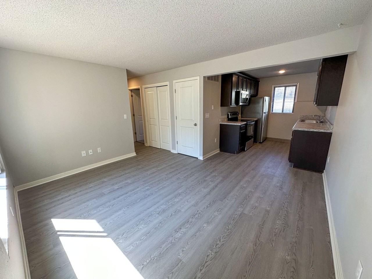 320 Hillcrest - Photo 3 of 24