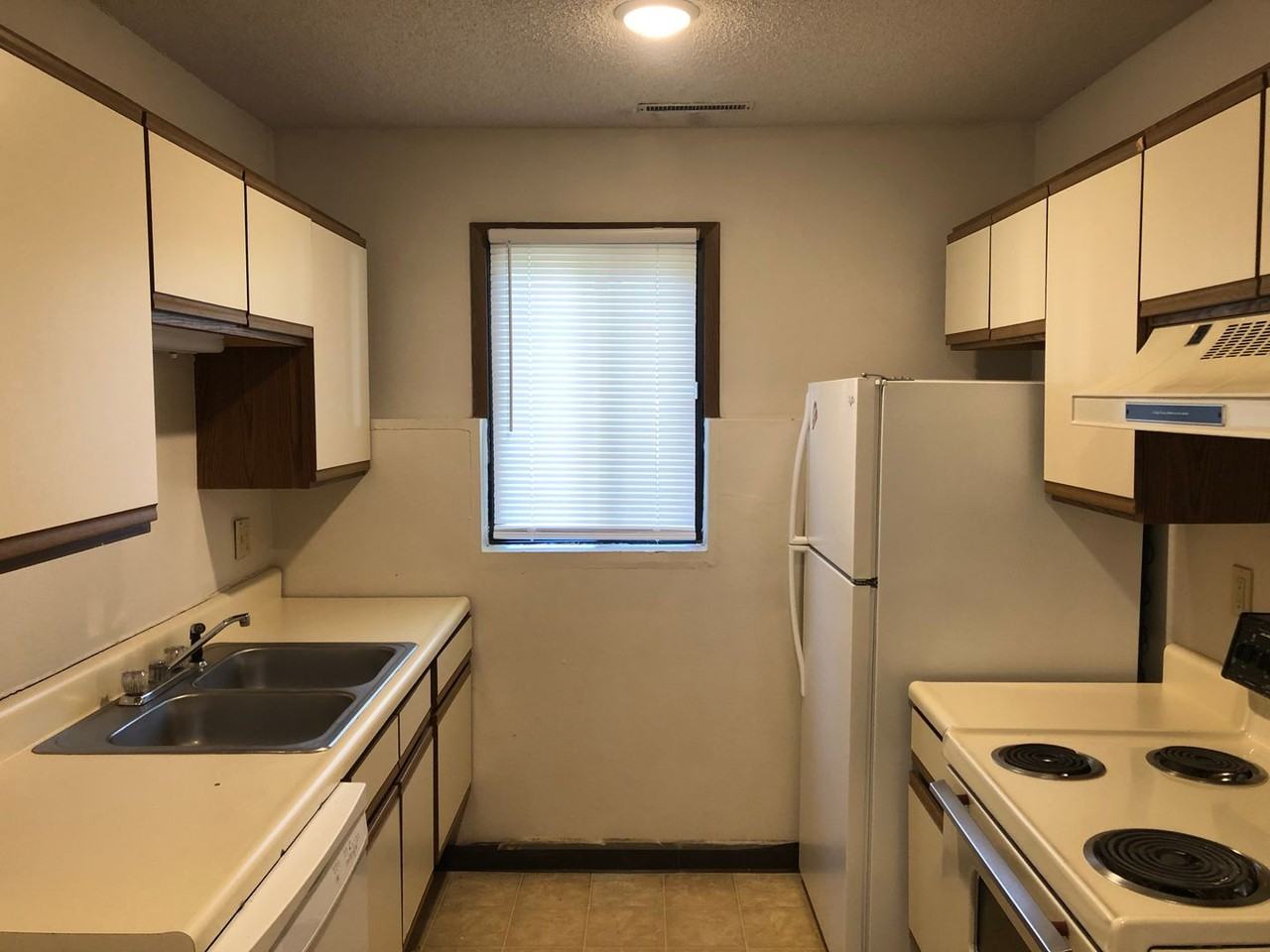 320 Hillcrest - Photo 3 of 50