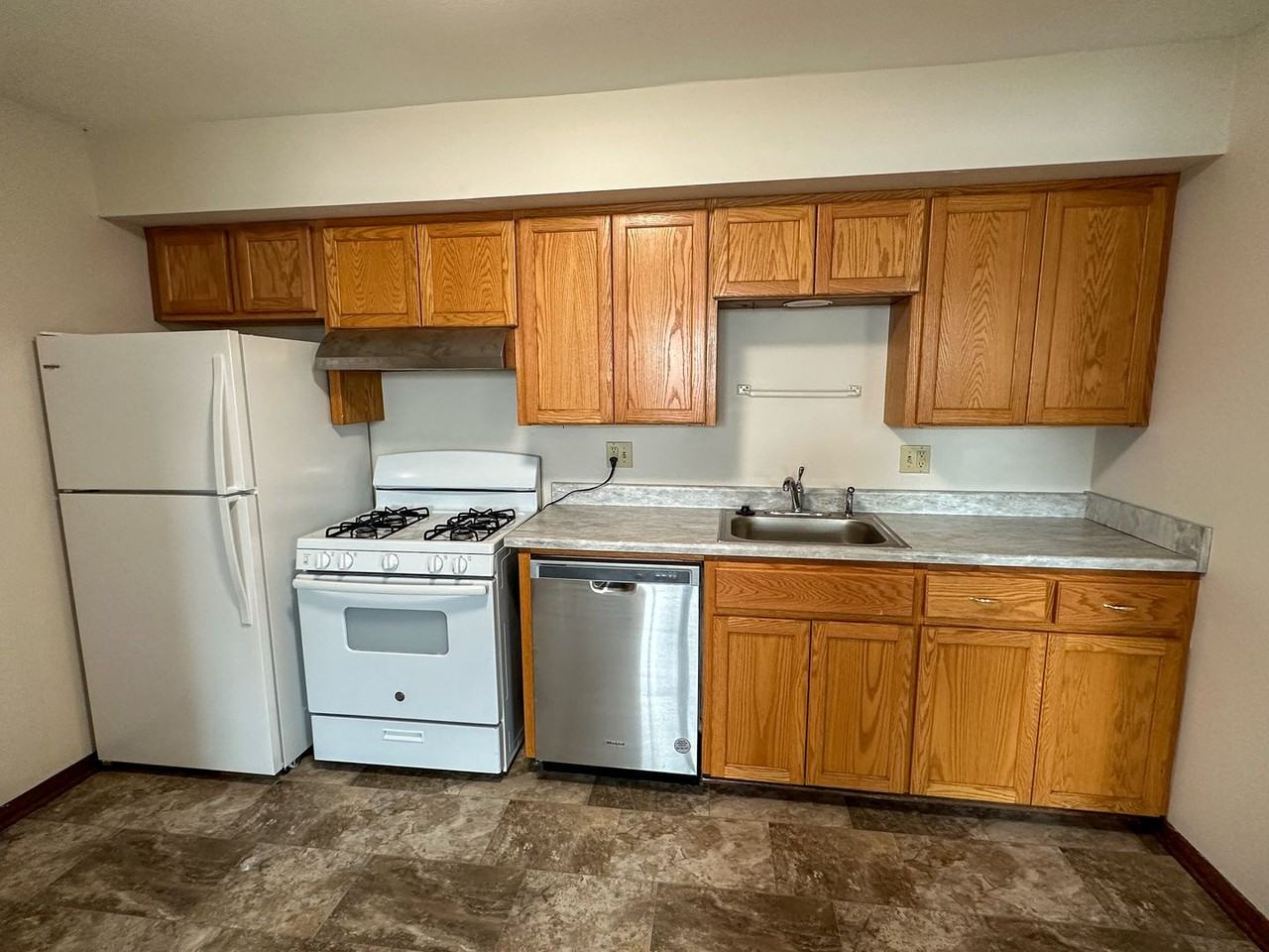 218 Hyland - Photo 7 of 34