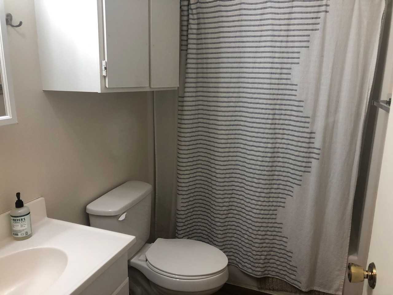 2912-2914 Oakland - Photo 4 of 11