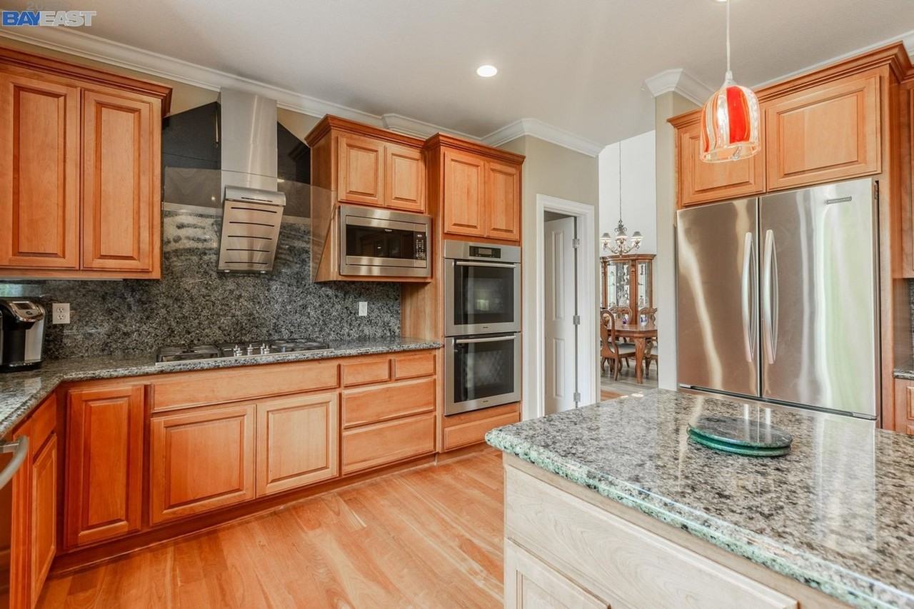 582 Minnesota Ave - Photo 3 of 50