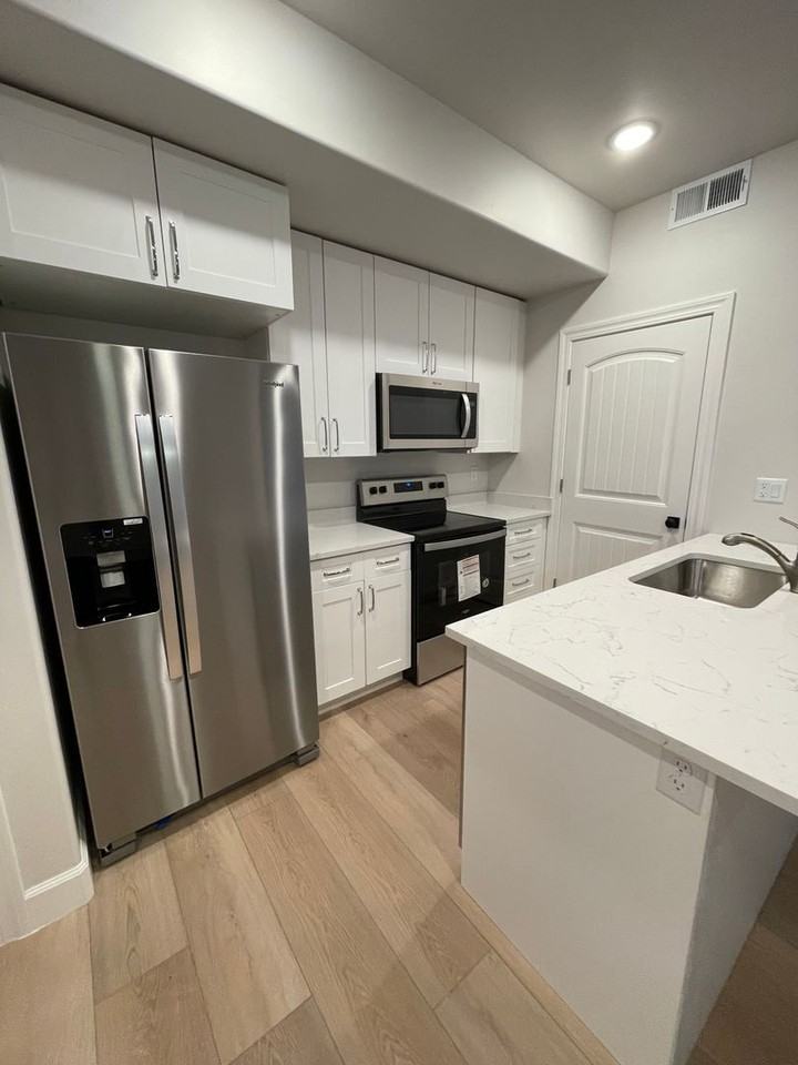 1029 N 1030 W - Photo 2 of 11