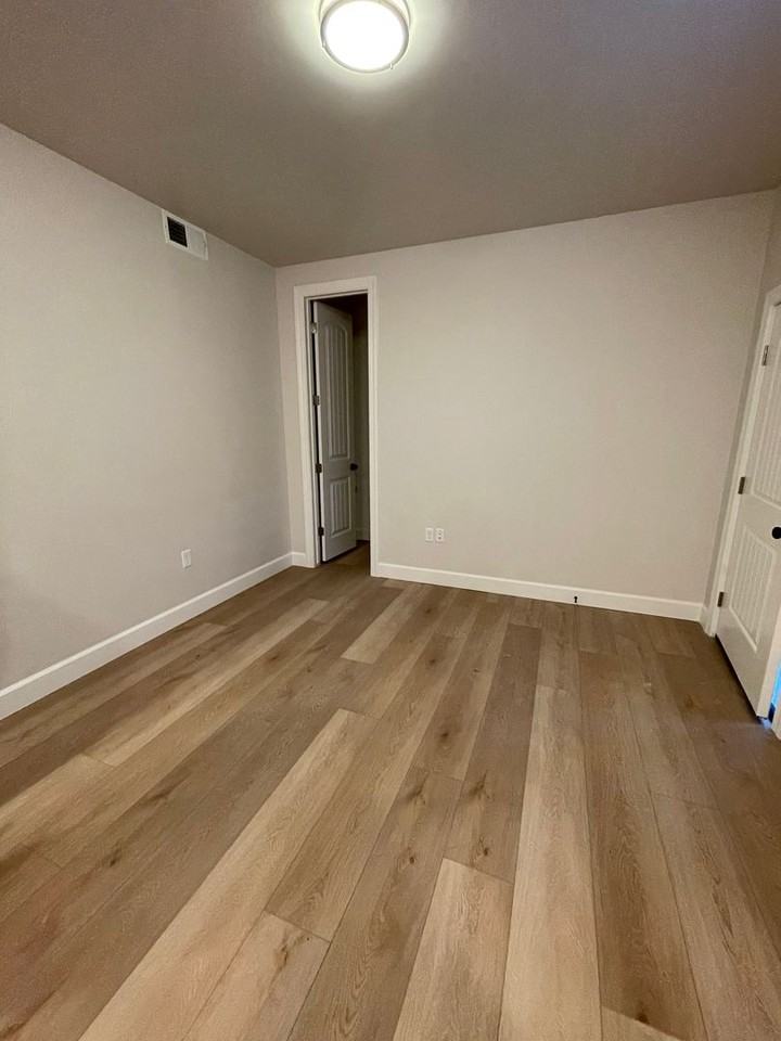 1029 N 1030 W - Photo 7 of 11