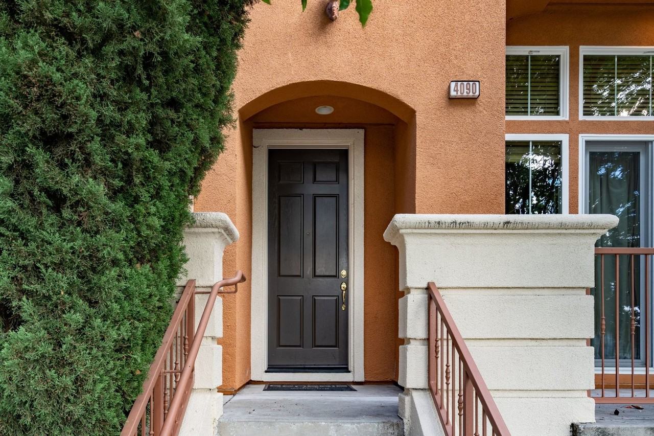 4090 Crandall Cir - Photo 2 of 26