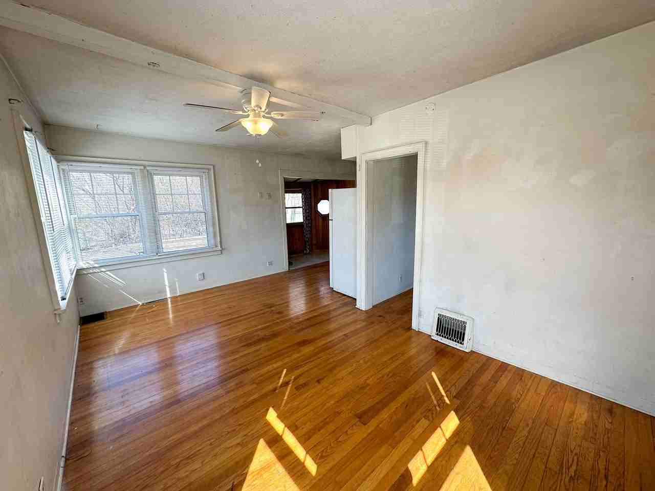 1431 Summit Ave - Photo 4 of 28