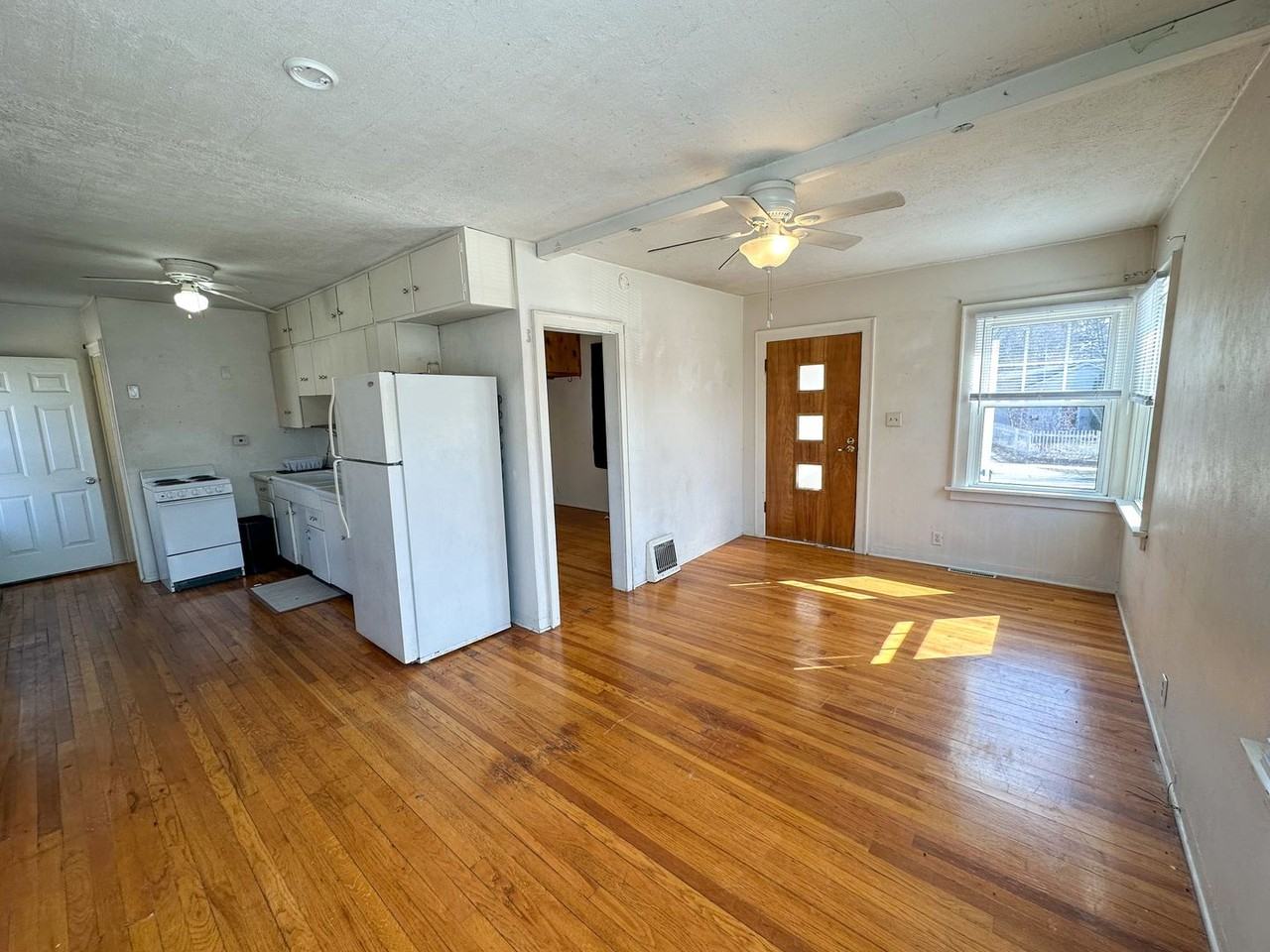 1431 Summit Ave - Photo 6 of 28