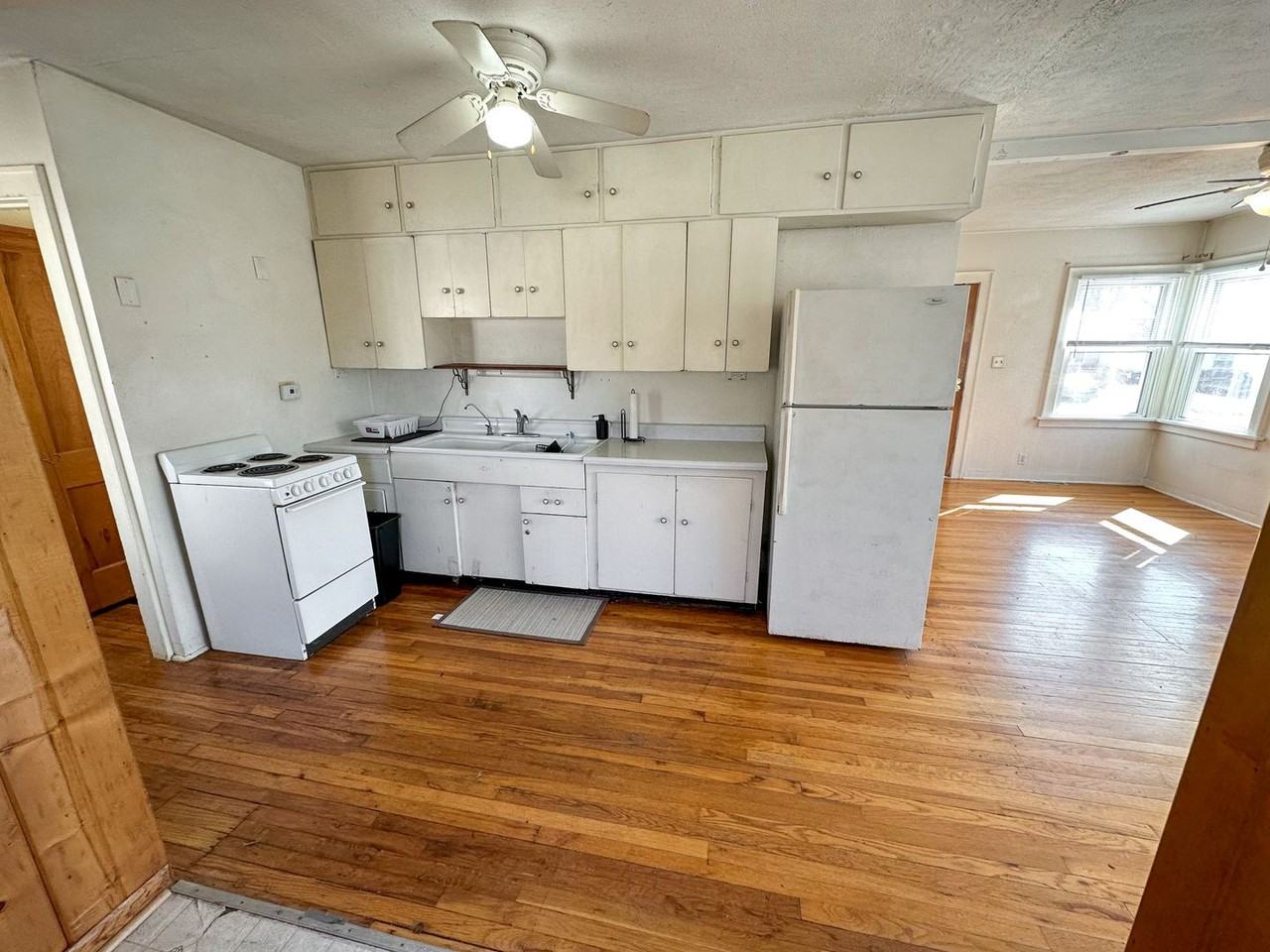1431 Summit Ave - Photo 7 of 28