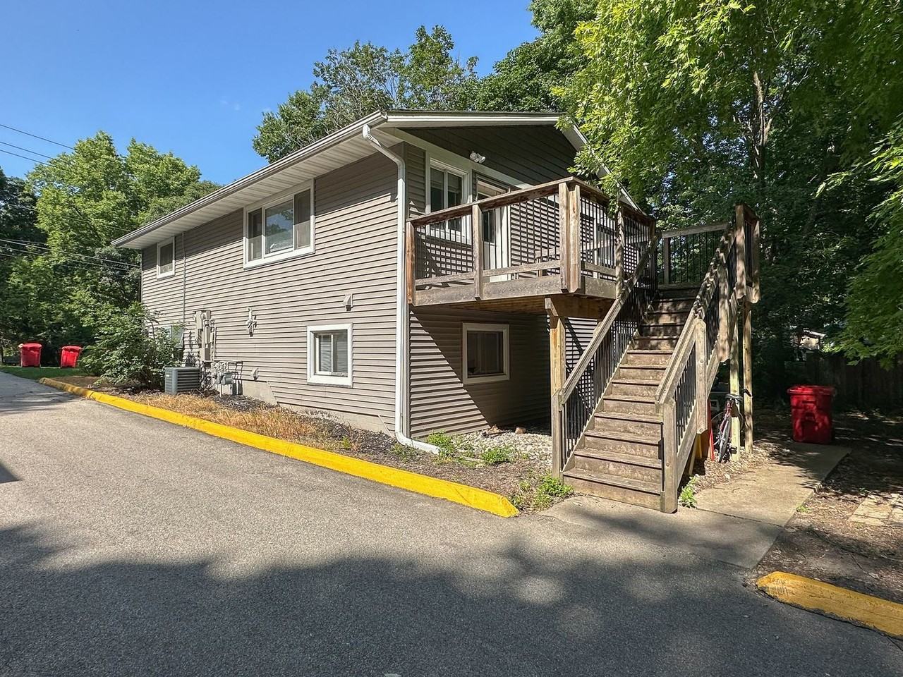 3008 Oakland St - Photo 2 of 26